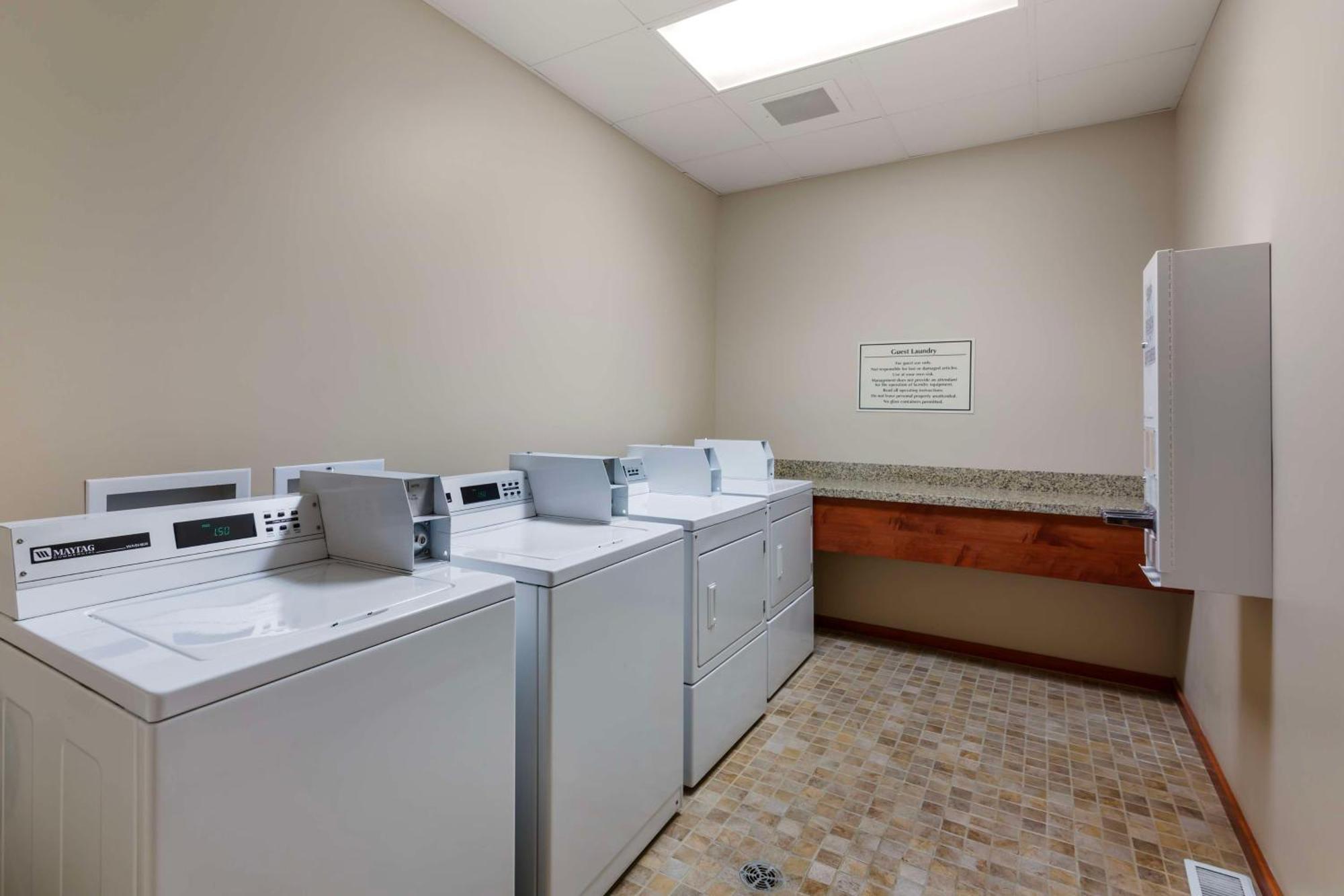 Best Western Golden Prairie Inn And Suites Sidney Zewnętrze zdjęcie